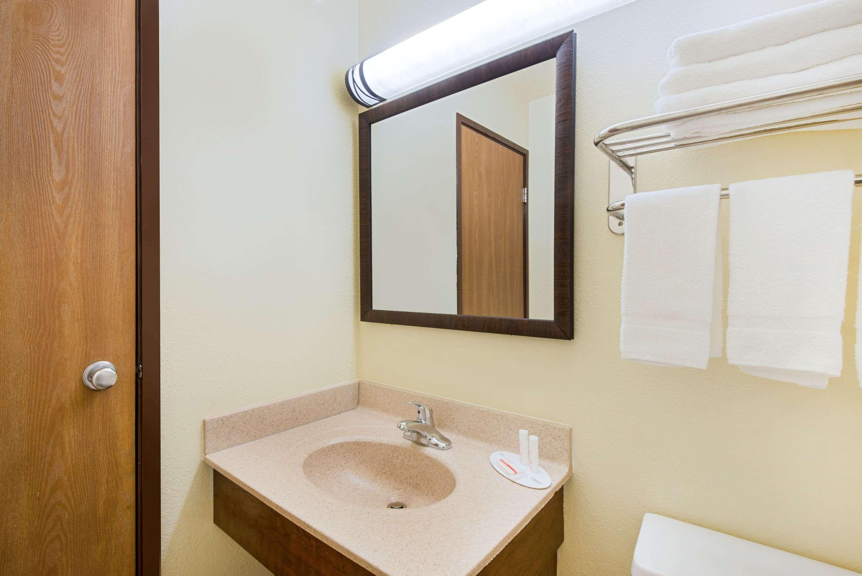 Super 8 By Wyndham Ripley Hotel Ngoại thất bức ảnh